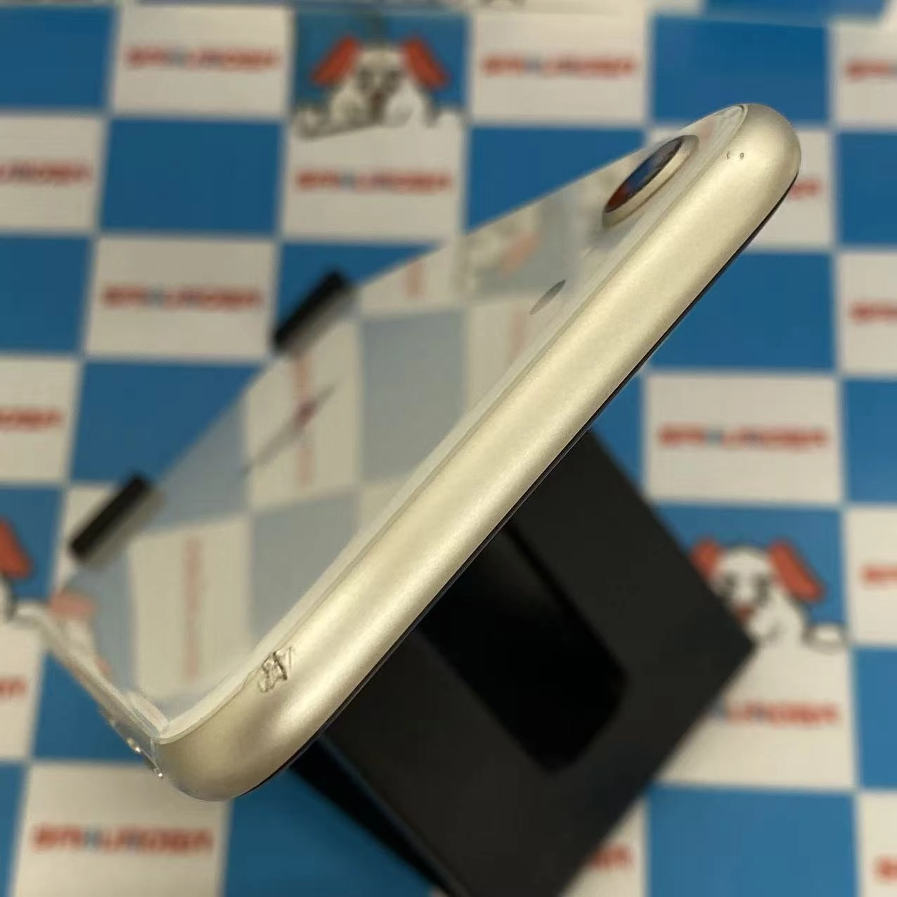 iPhoneSE 第3世代 128GB スターライト MMYG3J/A SoftBank版SIMフリージャンク品