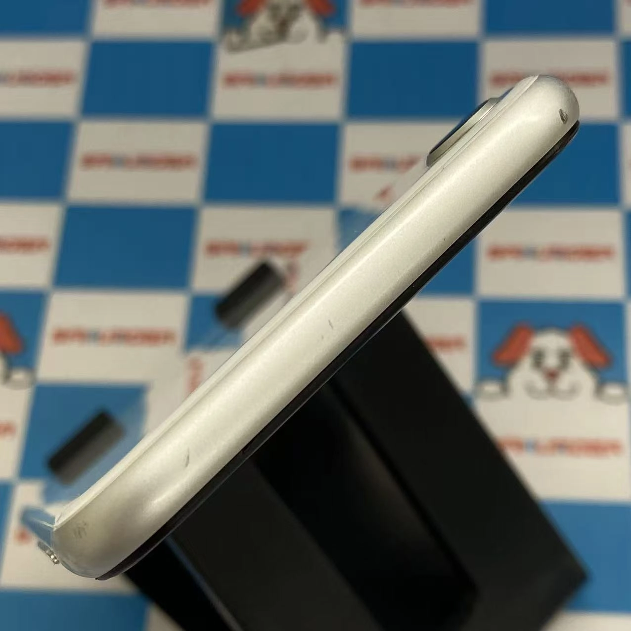 iPhoneSE 第2世代 128GB ホワイト MHGU3J/A docomo版SIMフリージャンク