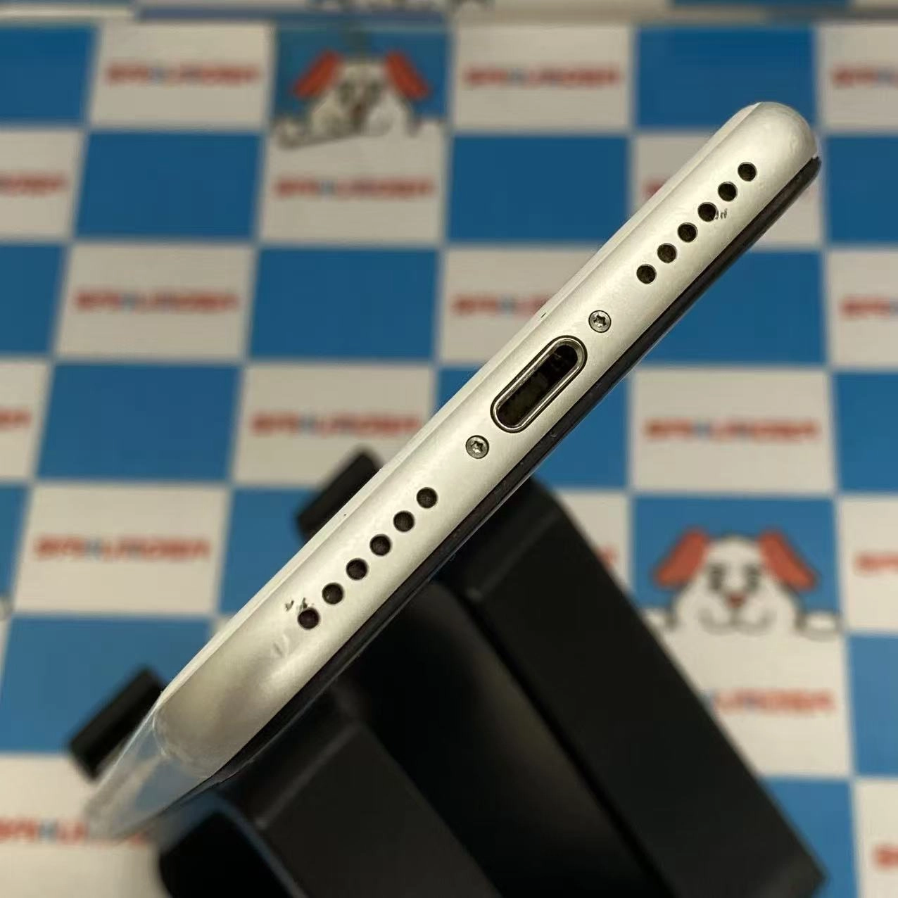 iPhoneSE 第2世代 128GB ホワイト MHGU3J/A docomo版SIMフリージャンク
