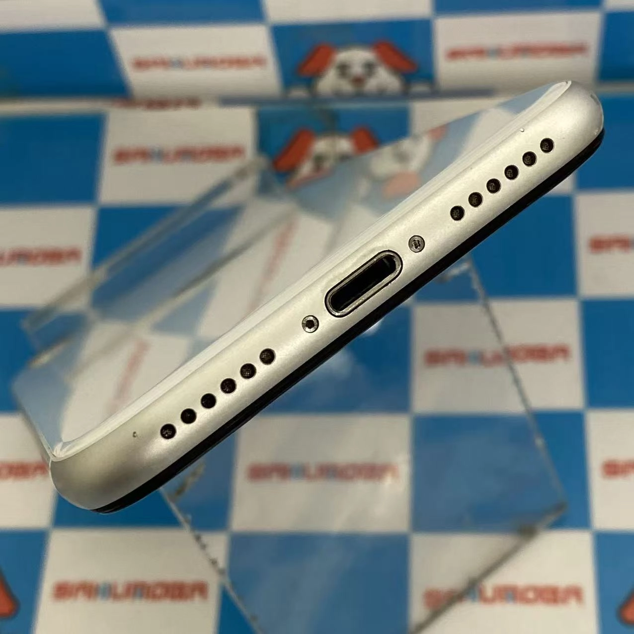 iPhoneSE 第2世代 128GB ホワイト MXD12J/A docomo ジャンク品