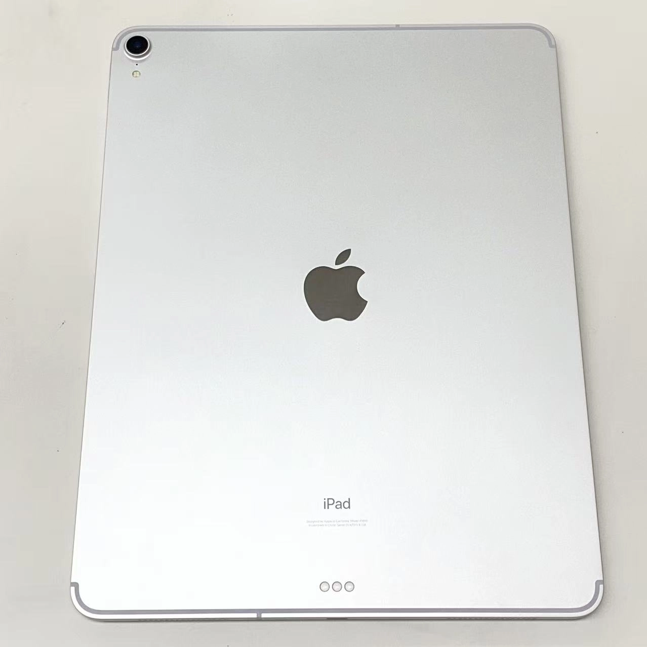 iPad Pro 12.9インチ 第3世代 Wi-Fi+Cellular モデル 256GB シルバー MTJ62J/A AU版SIMフリー au