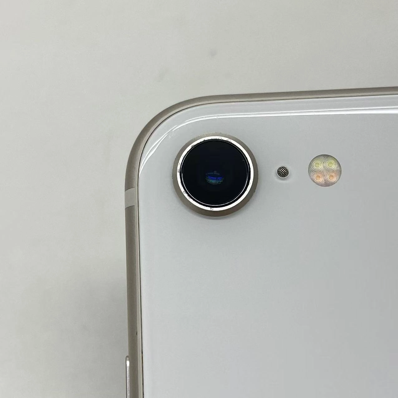 iPhoneSE 第3世代 64GB スターライト MMYD3J/A AU版SIMフリー