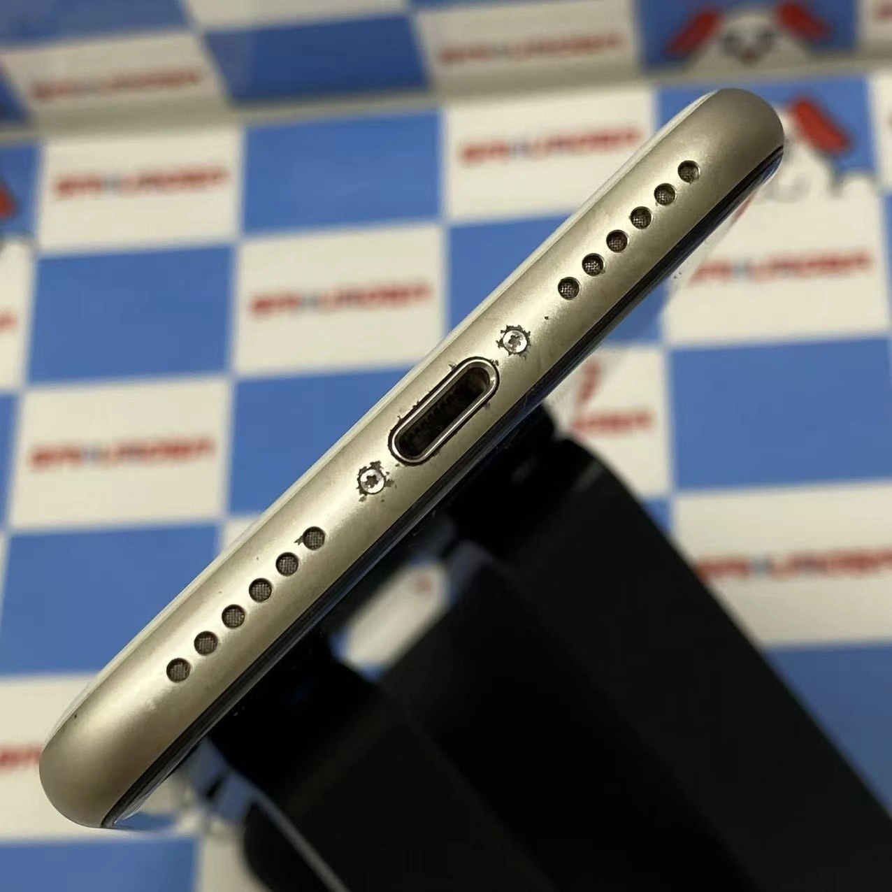iPhoneSE 第3世代 64GB スターライト MMYD3J/A AU版SIMフリー