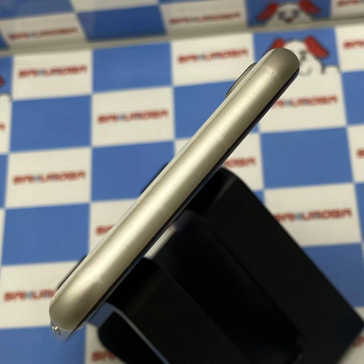 iPhoneSE 第3世代 64GB スターライト MMYD3J/A AU版SIMフリー