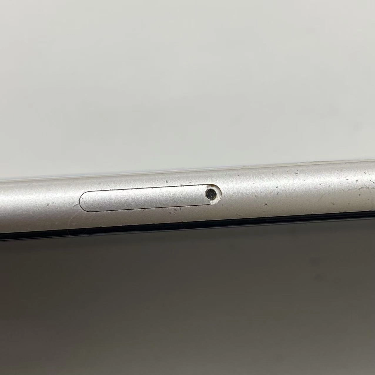 iPhoneSE 第3世代 64GB スターライト MMYD3J/A AU版SIMフリー ジャンク品