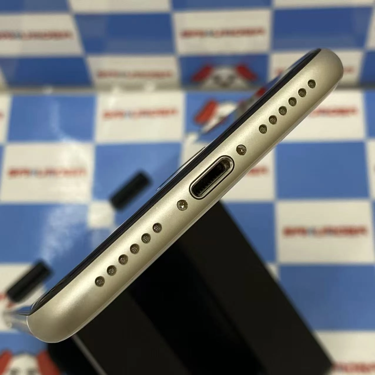 iPhoneSE 第3世代 128GB Starlight MMX93E/A 海外版SIMフリー