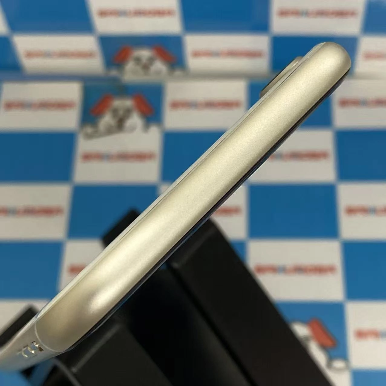 iPhoneSE 第3世代 64GB スターライト MMYD3J/A SoftBank版SIMフリージャンク品