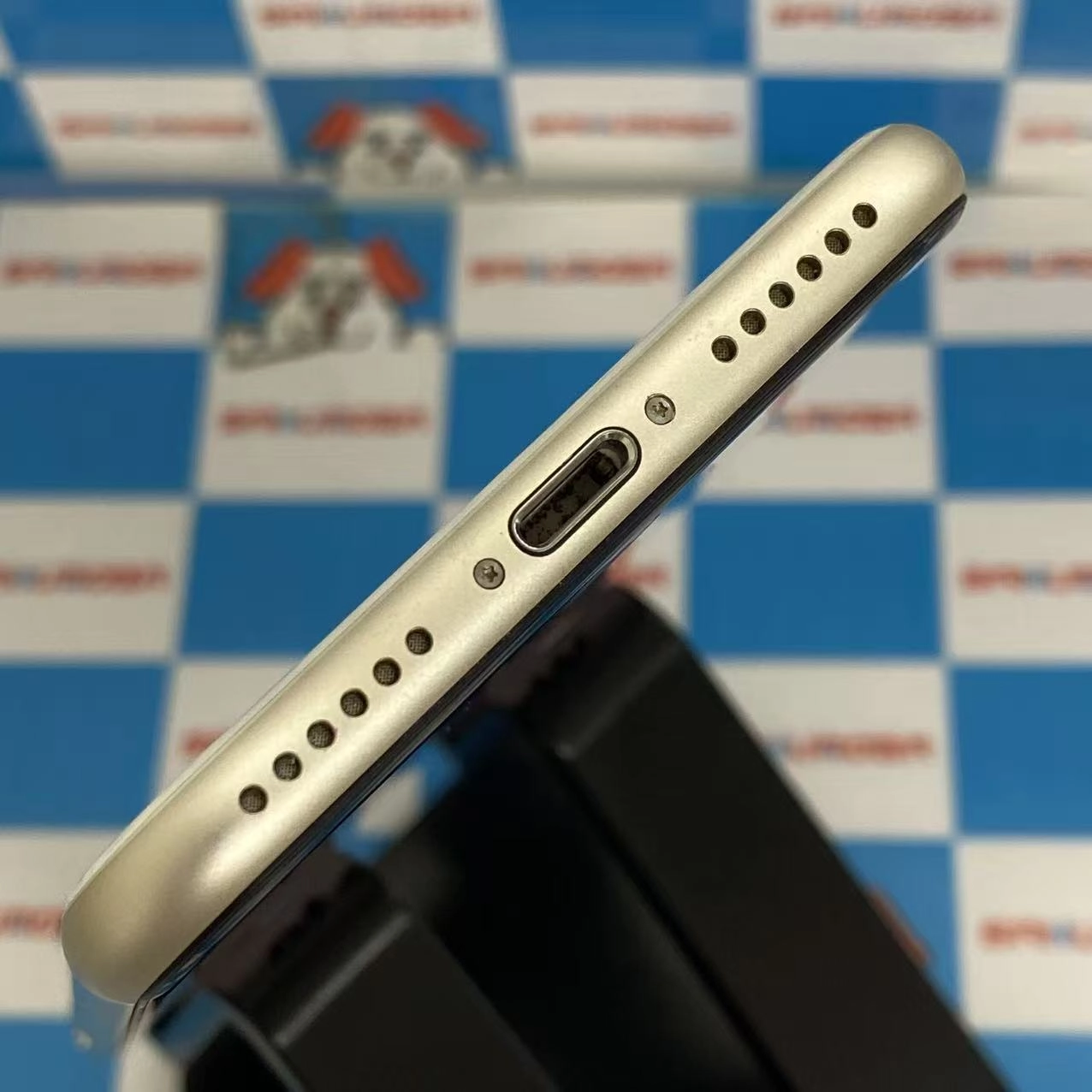 iPhoneSE 第3世代 64GB スターライト MMYD3J/A SoftBank版SIMフリージャンク品