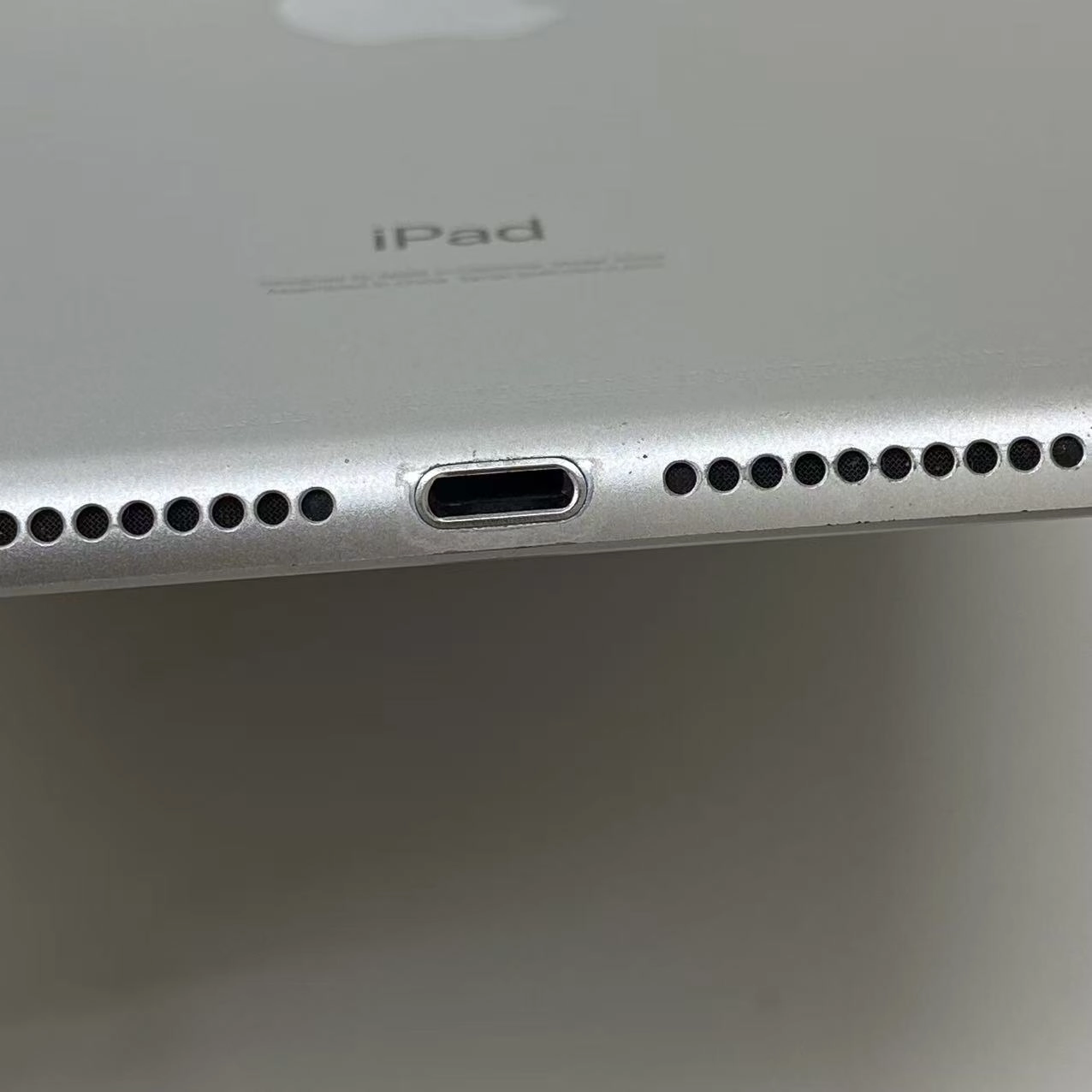 iPad mini 第5世代 Wi-Fi+Cellular モデル 256GB シルバー MUXD2J/A AU版SIMフリー ジャンク品 au