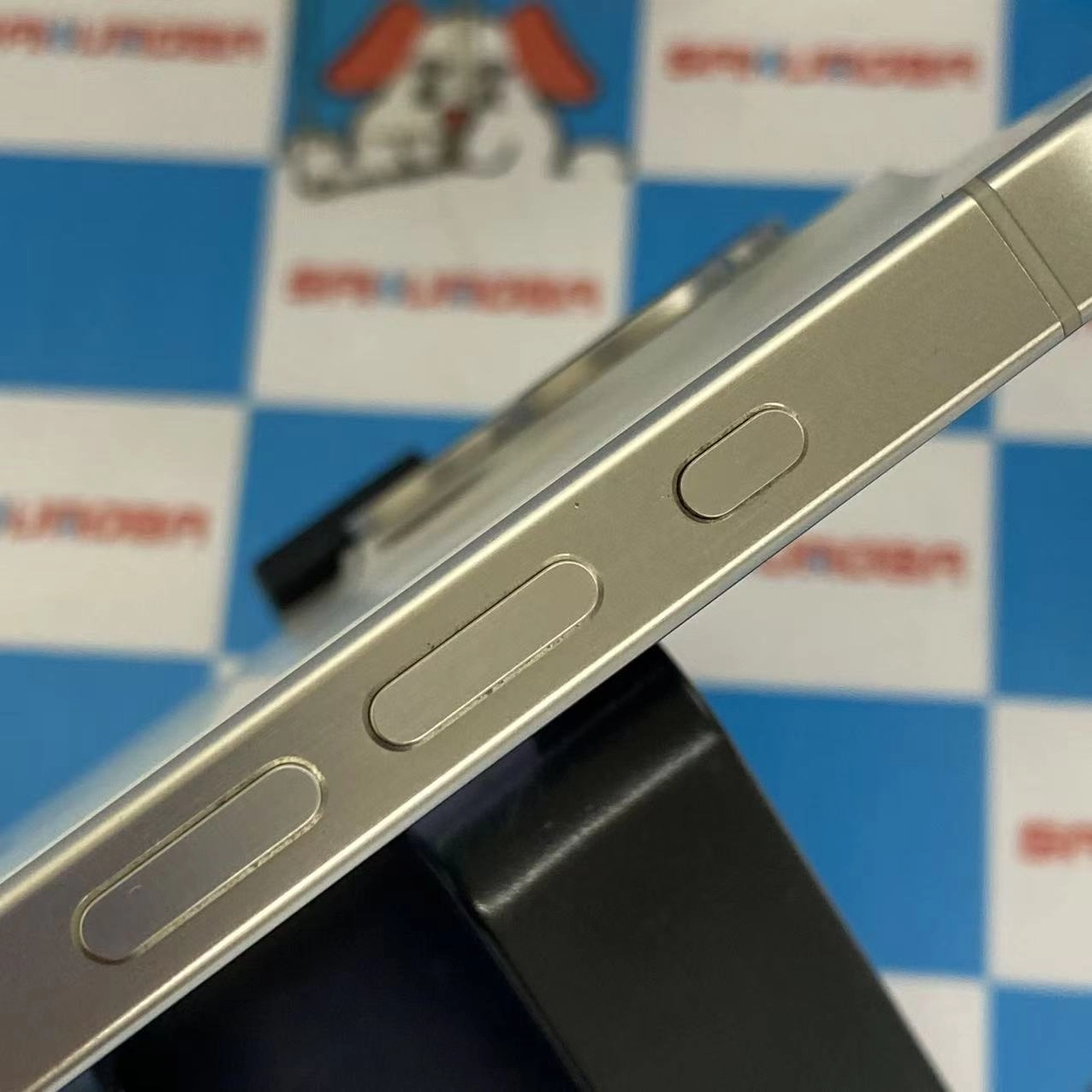 iPhone15 Pro 256GB ホワイトチタニウム MTUD3J/A SIMフリー 美品