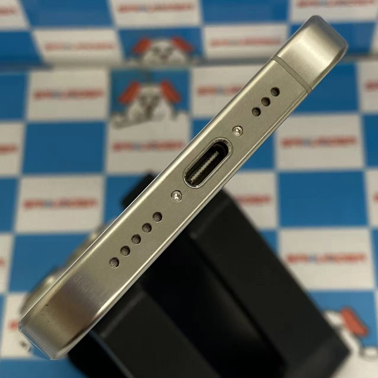 iPhone15 Pro 256GB ホワイトチタニウム MTUD3J/A SIMフリー 美品