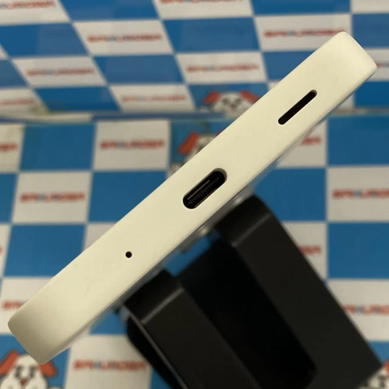 AQUOS wish5 4GB/64GB ユキ SH-52F docomo版SIMフリー  新品同様