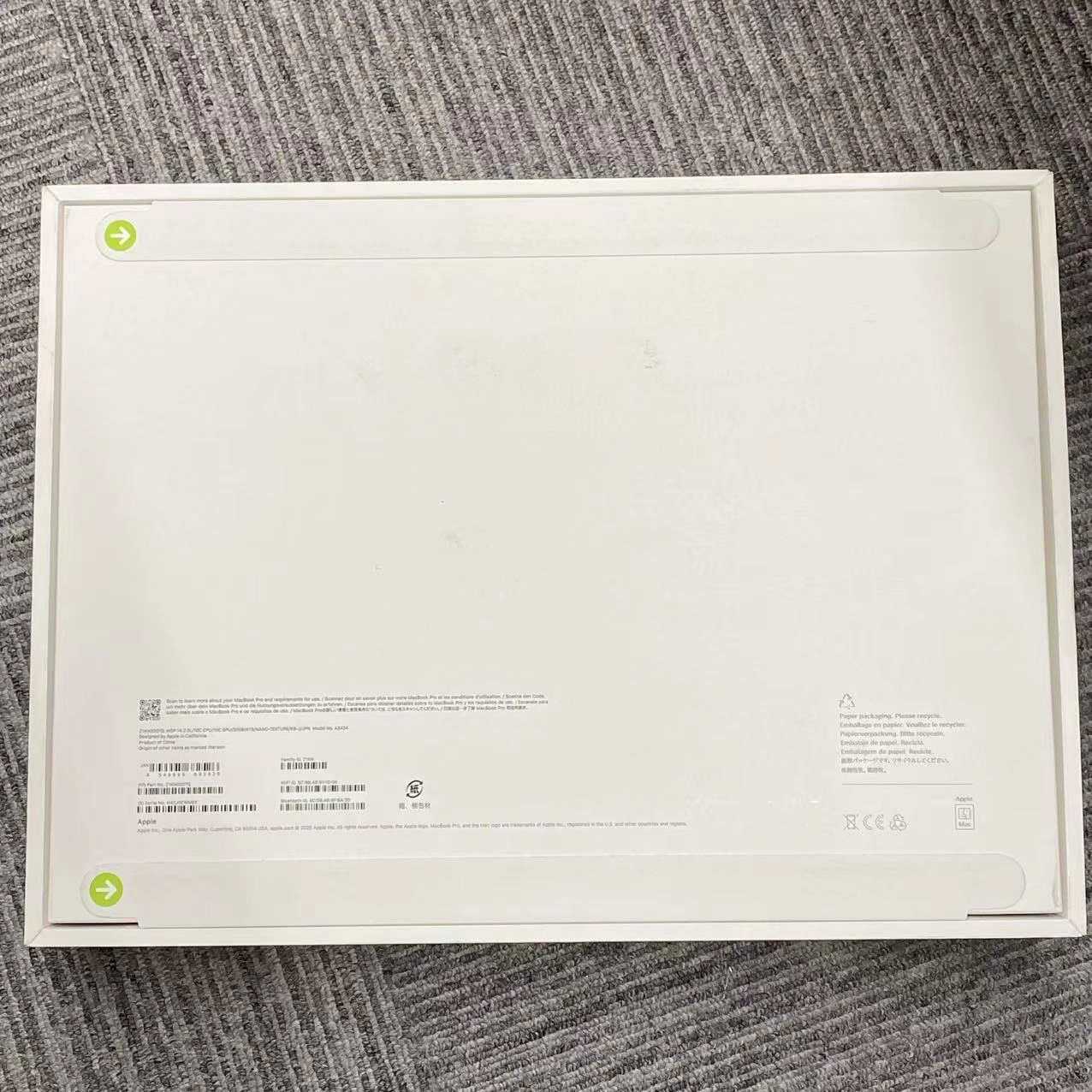 MacBook Pro 2025 14インチ Apple M5 (CPU:10C/GPU:10C)32GB/4TB シルバー Z1KN000TQ 未開封未使用品