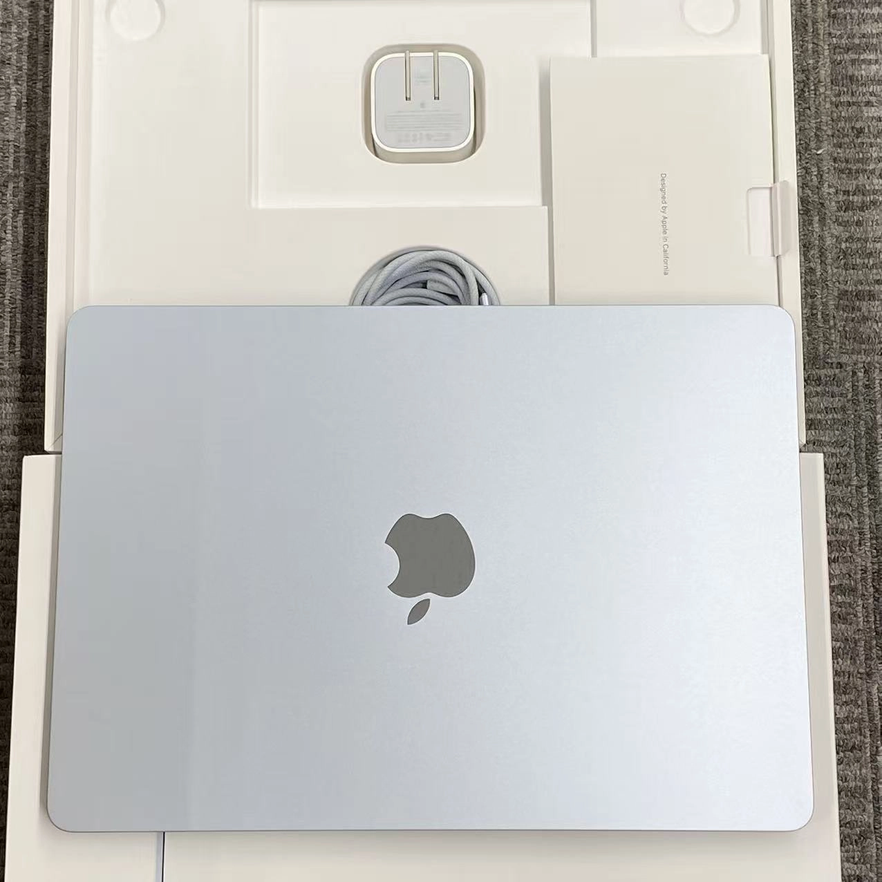 MacBook Air Early2026 13インチ Apple M5 16GB/512GB (CPU:10C/GPU:10C)スカイブルー 新品同様
