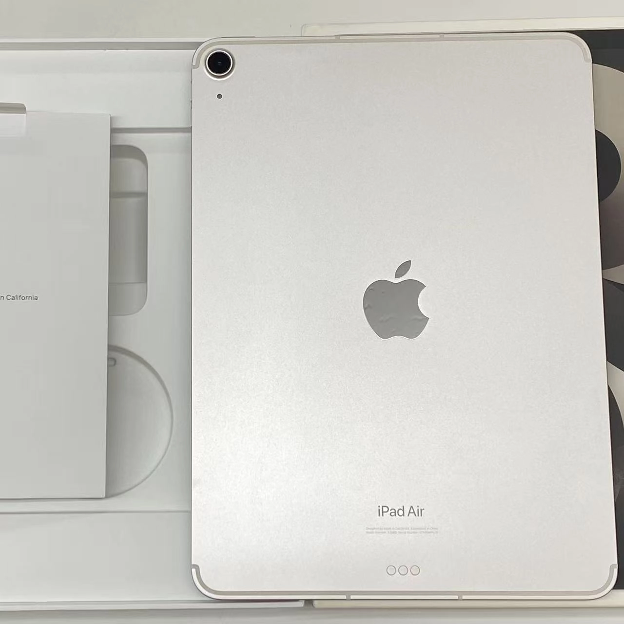 iPad Air 第5世代 Wi-Fi+Cellularモデル 64GB スターライト MM6V3J/A SoftBank版SIMフリー