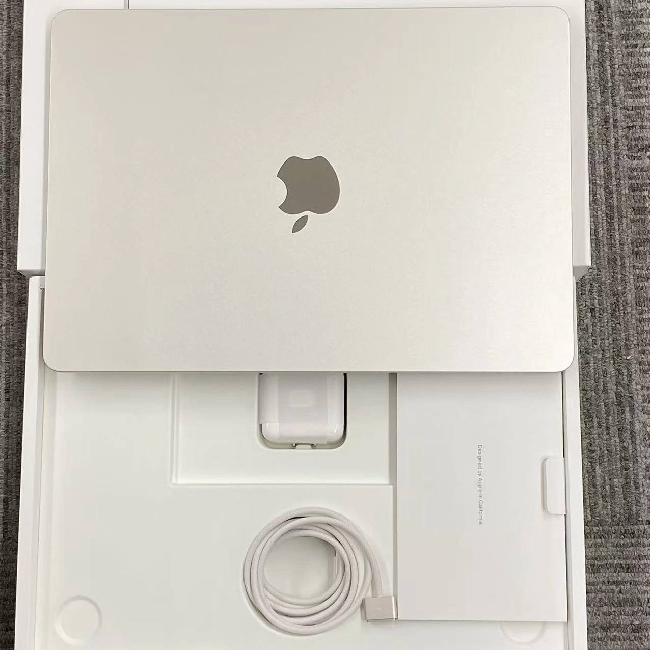 MacBook Air 13インチ Early2025 Apple M4 16GB/512GB (CPU:10C/GPU:10C)スターライト MW103J/A 新品同様