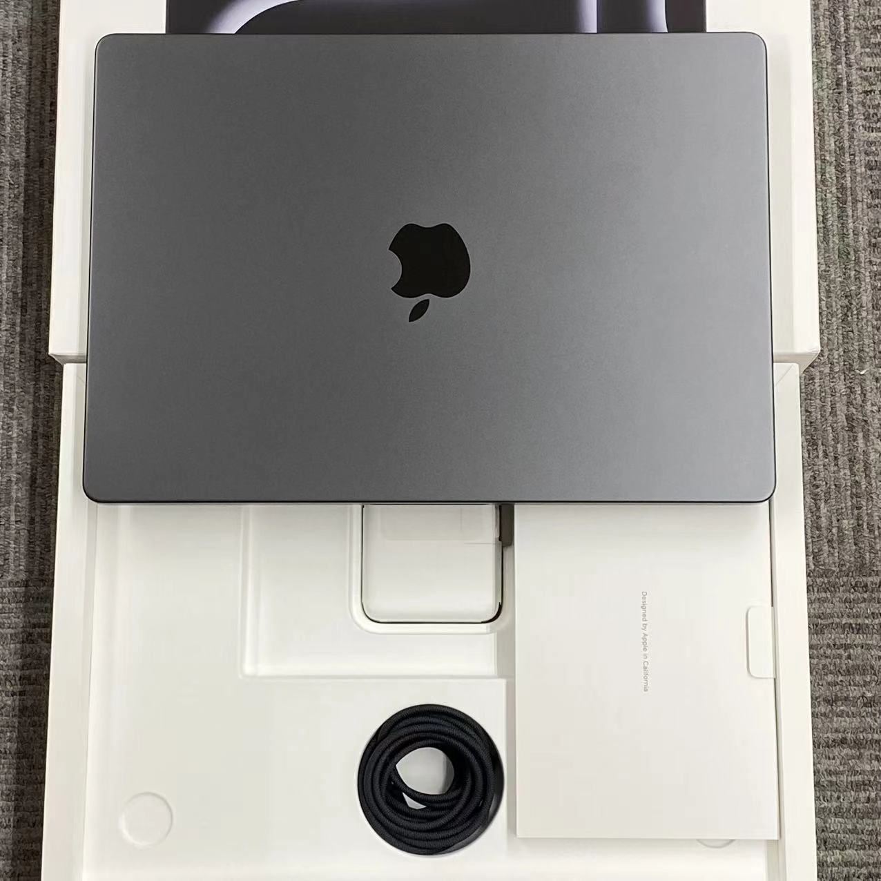 MacBook Pro 14インチ  Late2024 Apple M4 Pro(12コア) 16コアGPU 24GB/512GB スペースブラック MX2H3J/A 極美品
