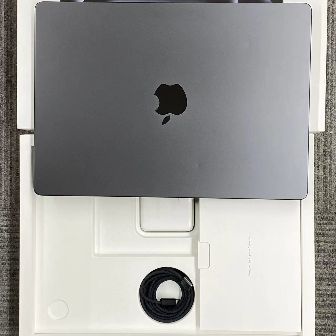 MacBook Pro 14インチ  Late2024 Apple M4(10コア) 10コアGPU 16GB/1TB スペースブラック MW2V3J/A