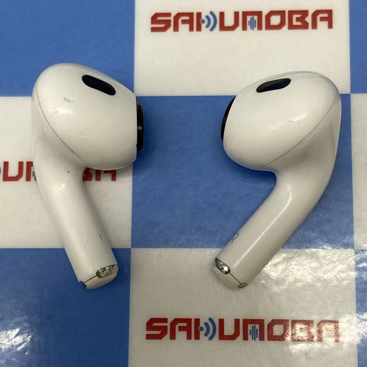AirPods Pro 第2世代 MagSafe充電ケース(USB-C)付き ホワイト MTJV3J/A
