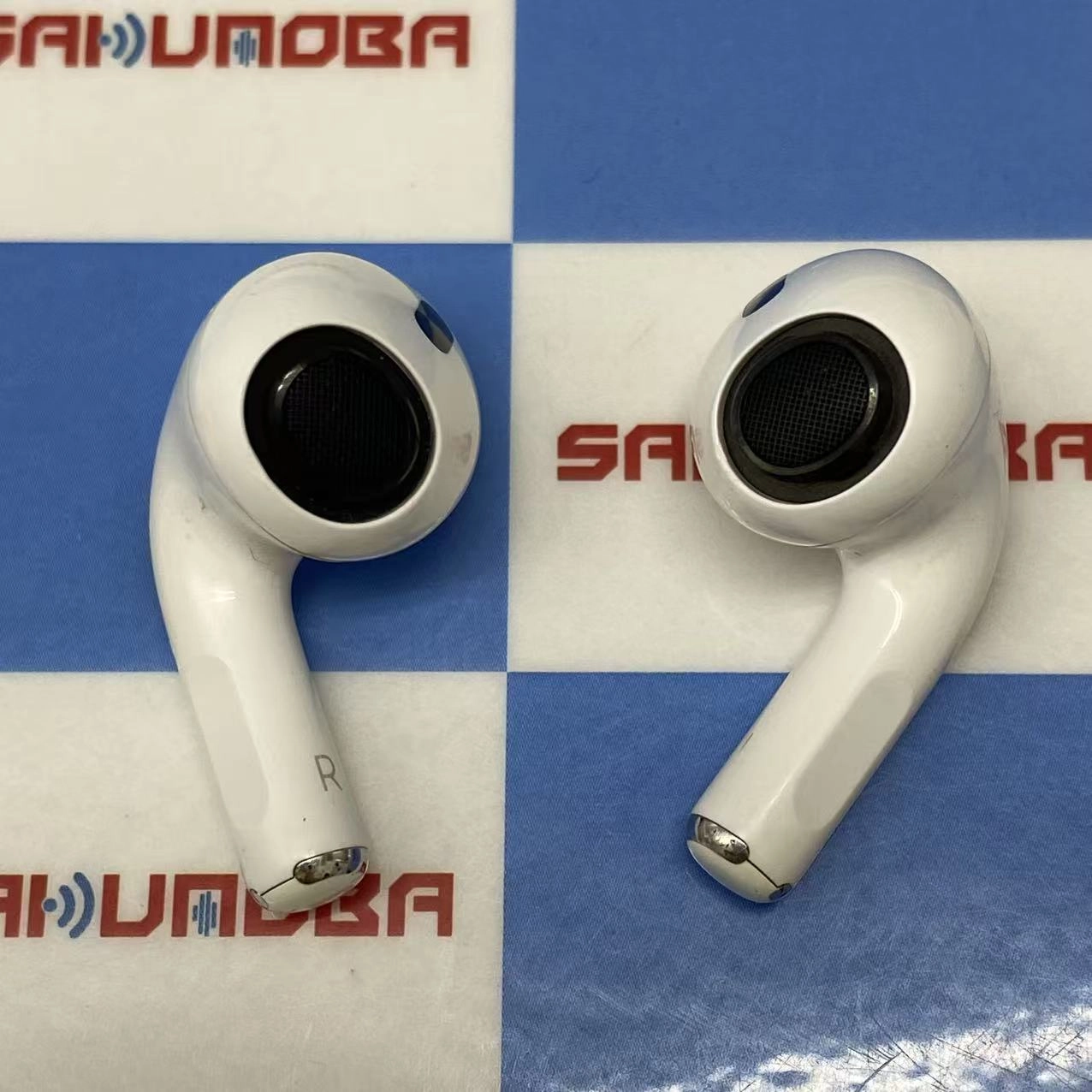 AirPods Pro 第2世代 MagSafe充電ケース(USB-C)付き ホワイト MTJV3J/A