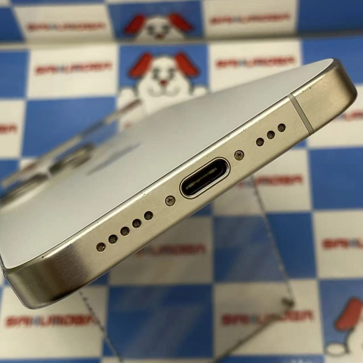 iPhone15 Pro 256GB ホワイトチタニウム MTUD3J/A docomo版SIMフリー ジャンク品