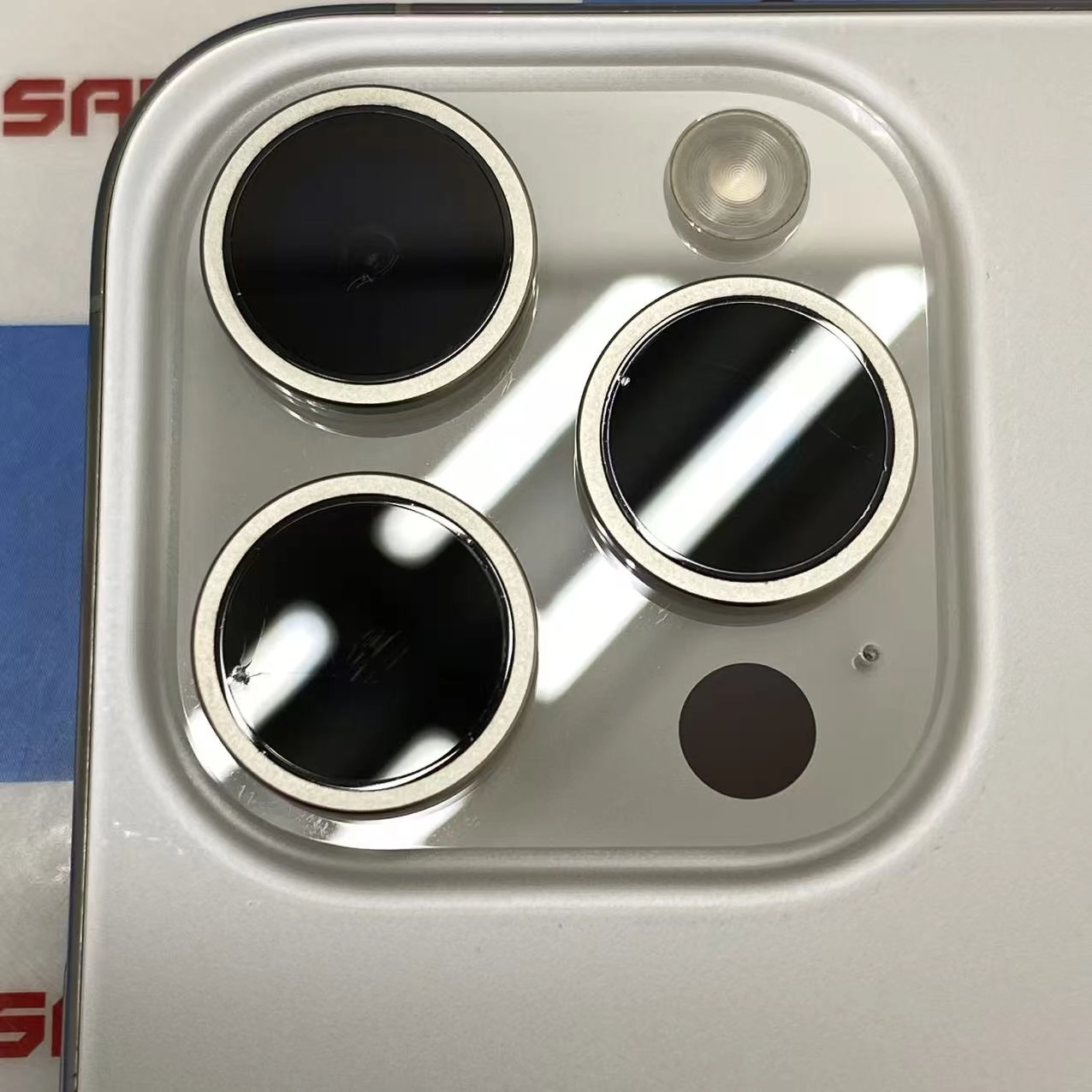 iPhone15 Pro 256GB ホワイトチタニウム MTUD3J/A docomo版SIMフリー ジャンク品