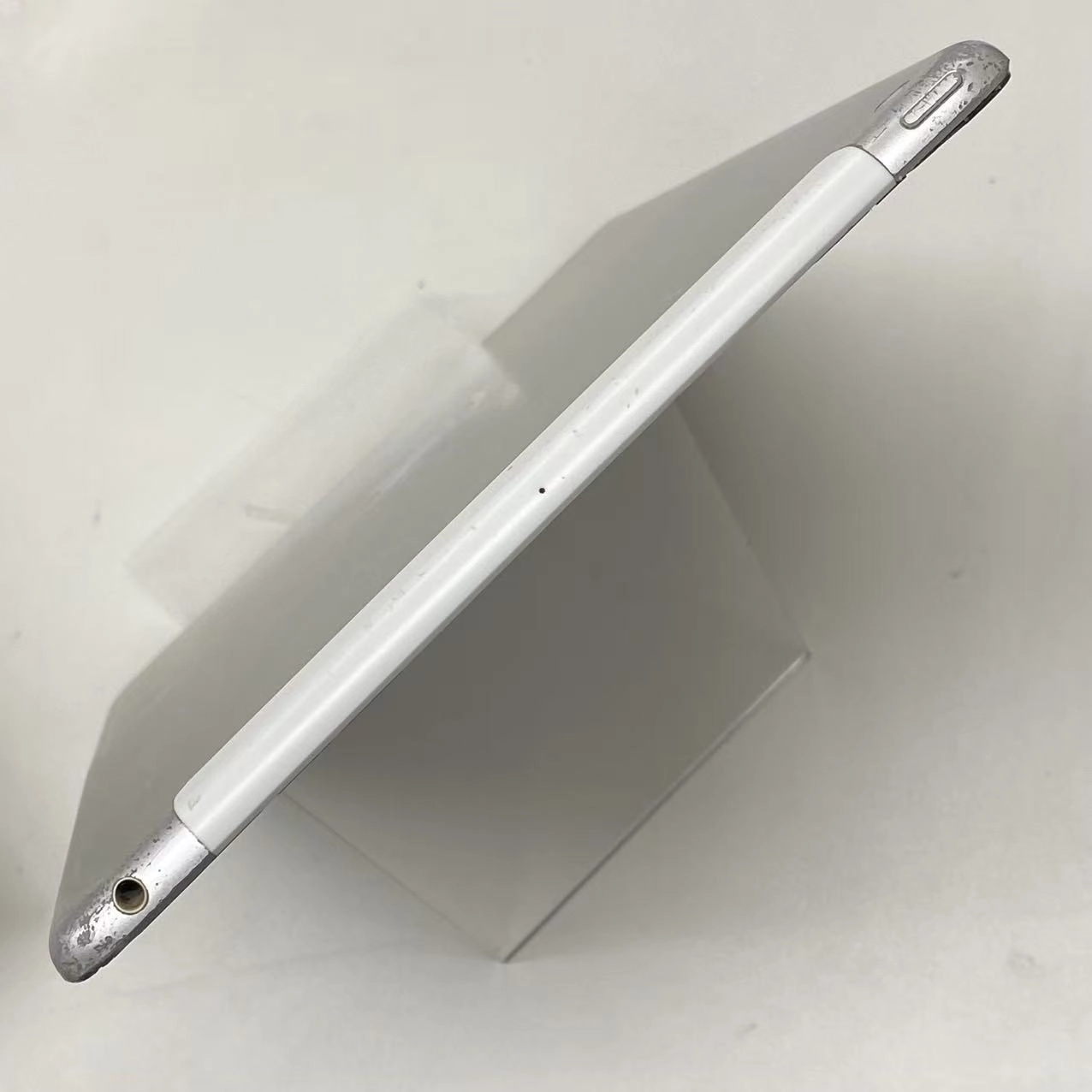 iPad 第9世代 Wi-Fi+Cellularモデル 64GB シルバー MK493J/A AU版SIMフリー ジャンク品 au