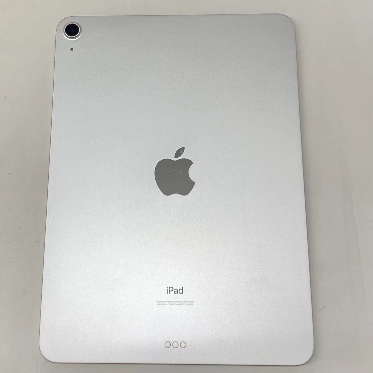 iPad Air 第4世代 Wi-Fiモデル 64GB シルバー MYFN2J/A