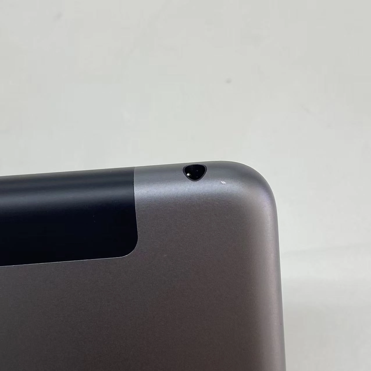 iPad 第9世代 Wi-Fi+Cellularモデル 256GB スペースグレイ MK4E3J/A AU版SIMフリー 掘り出し物コーナー au