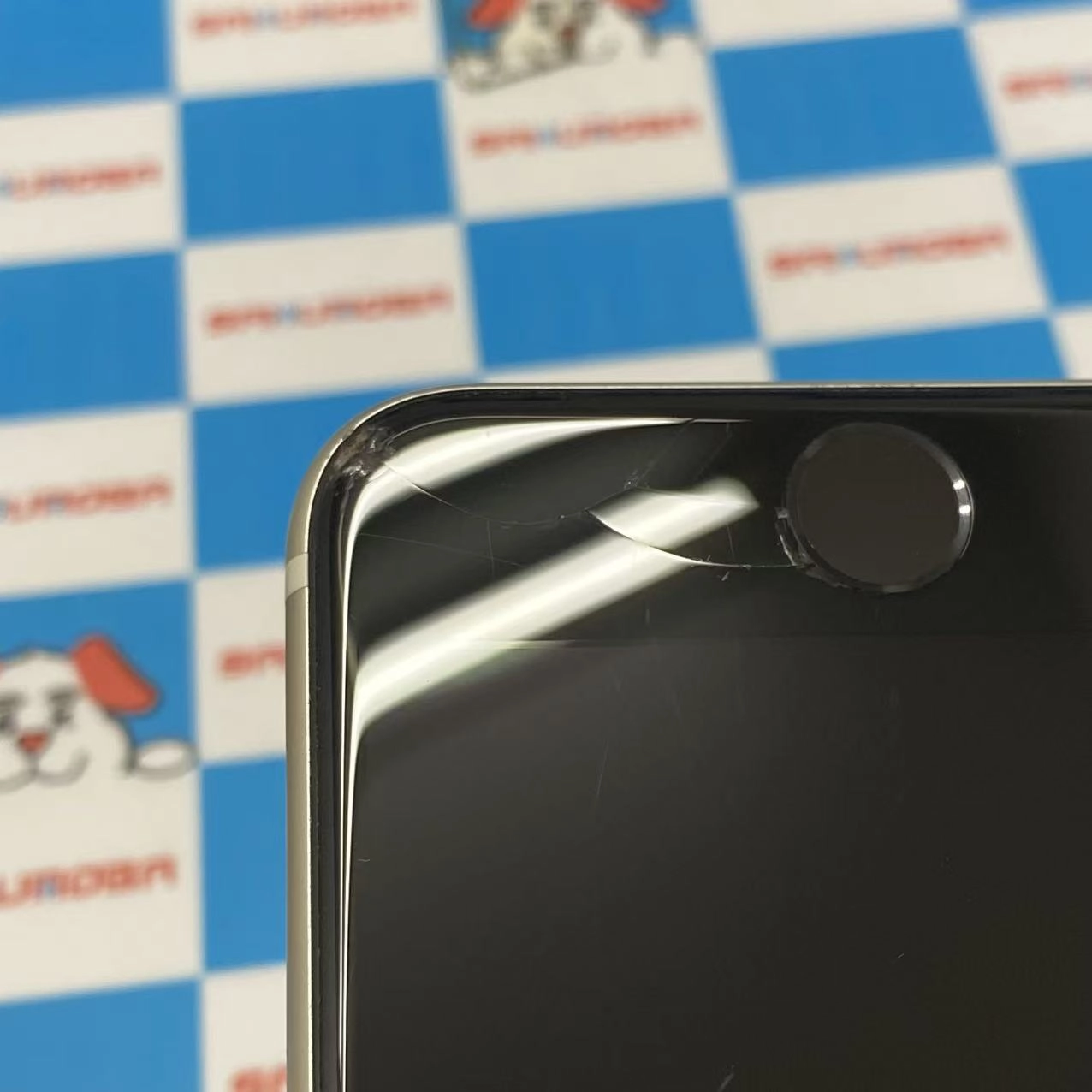 iPhoneSE 第3世代 64GB スターライト MMYD3J/A AU版SIMフリー ジャンク品