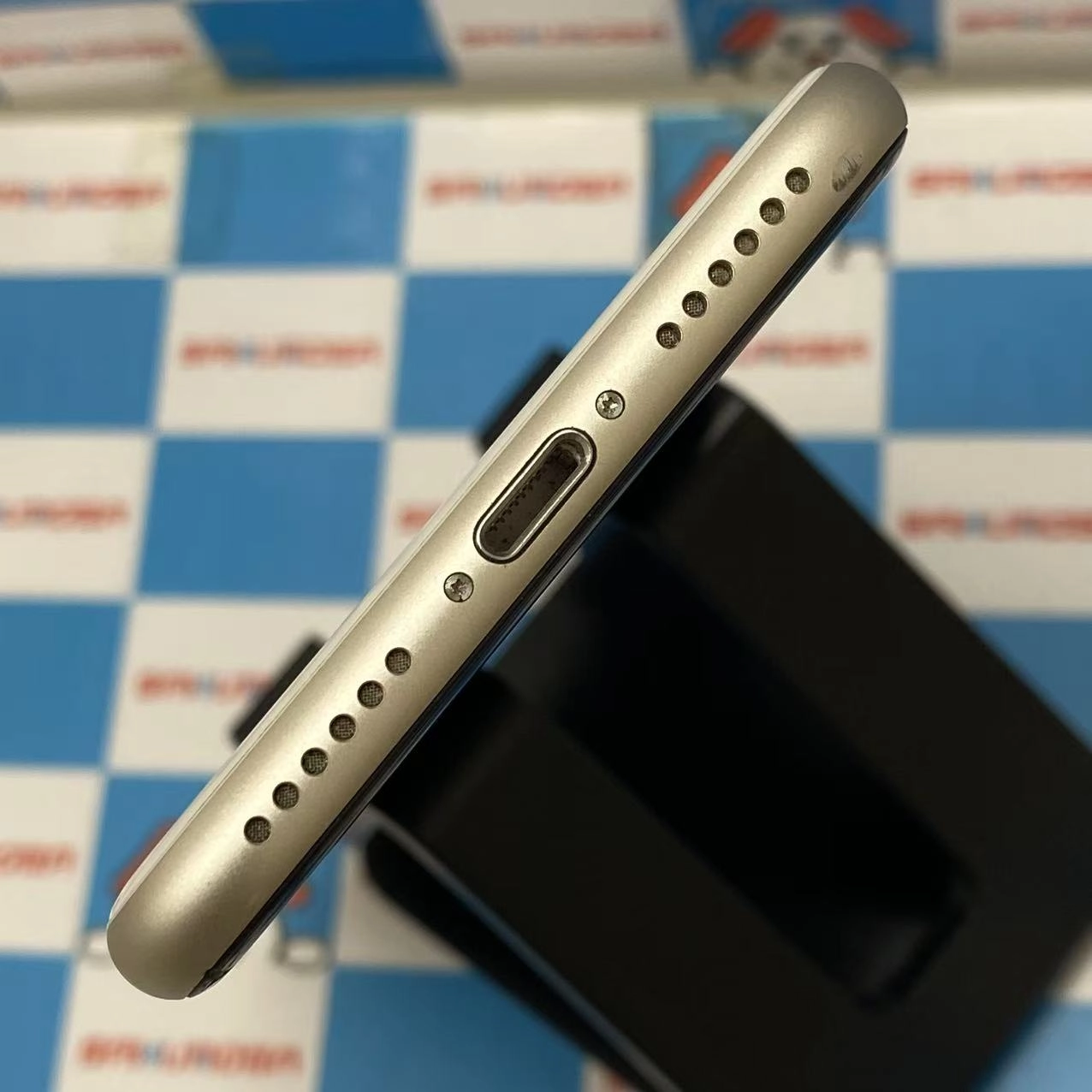 iPhoneSE 第3世代 64GB スターライト MMYD3J/A AU版SIMフリー ジャンク品