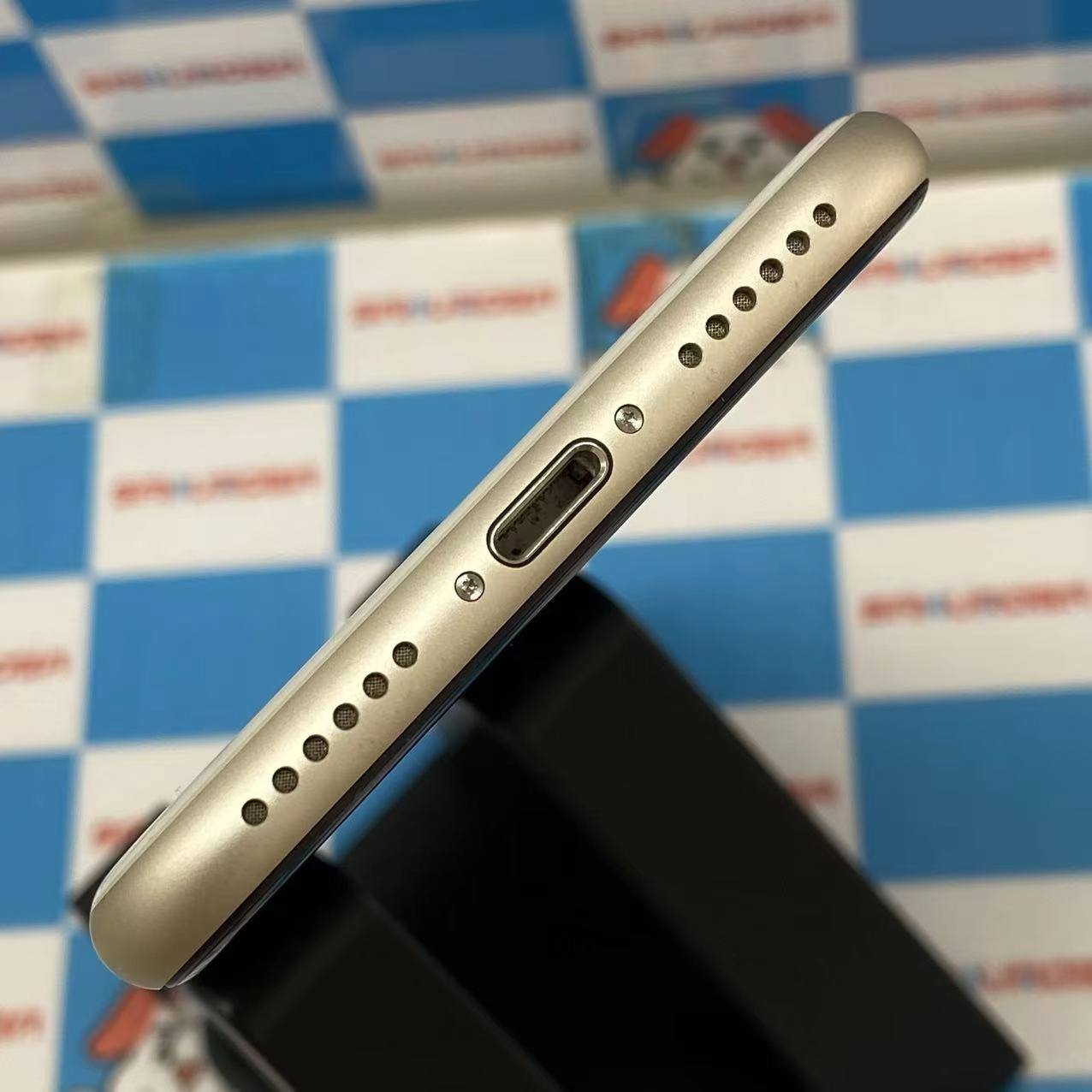 iPhoneSE 第3世代 64GB スターライト MMYD3J/A AU版SIMフリー