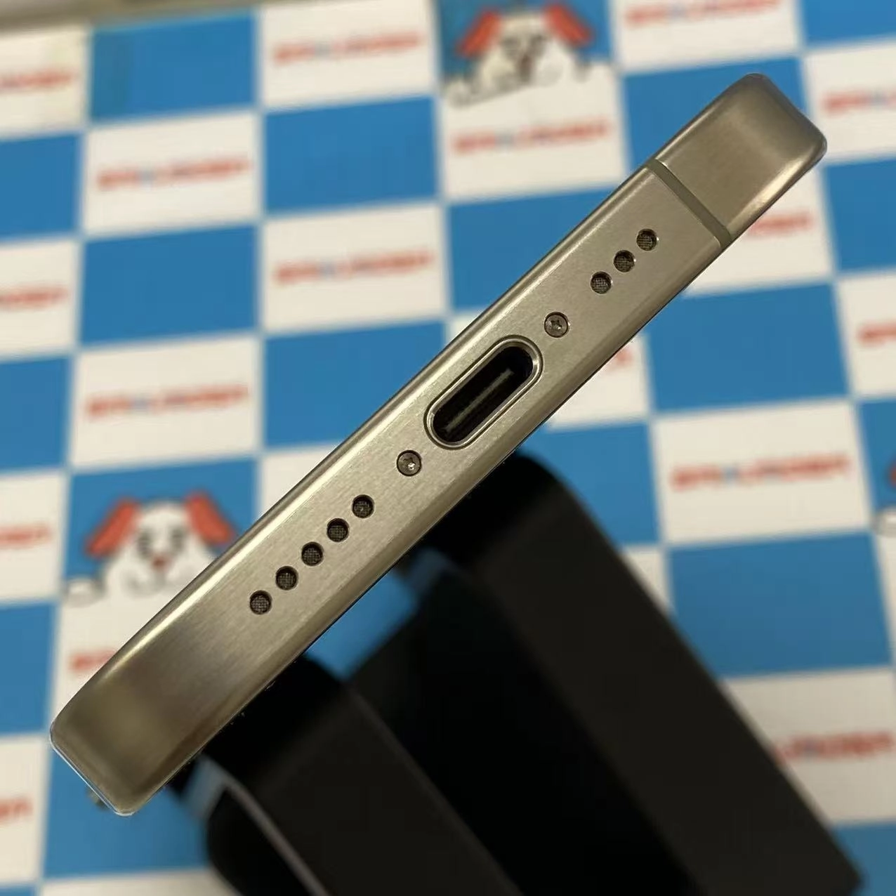 iPhone15 Pro 256GB ナチュラルチタニウム MTUF3J/A docomo版SIMフリー 美品