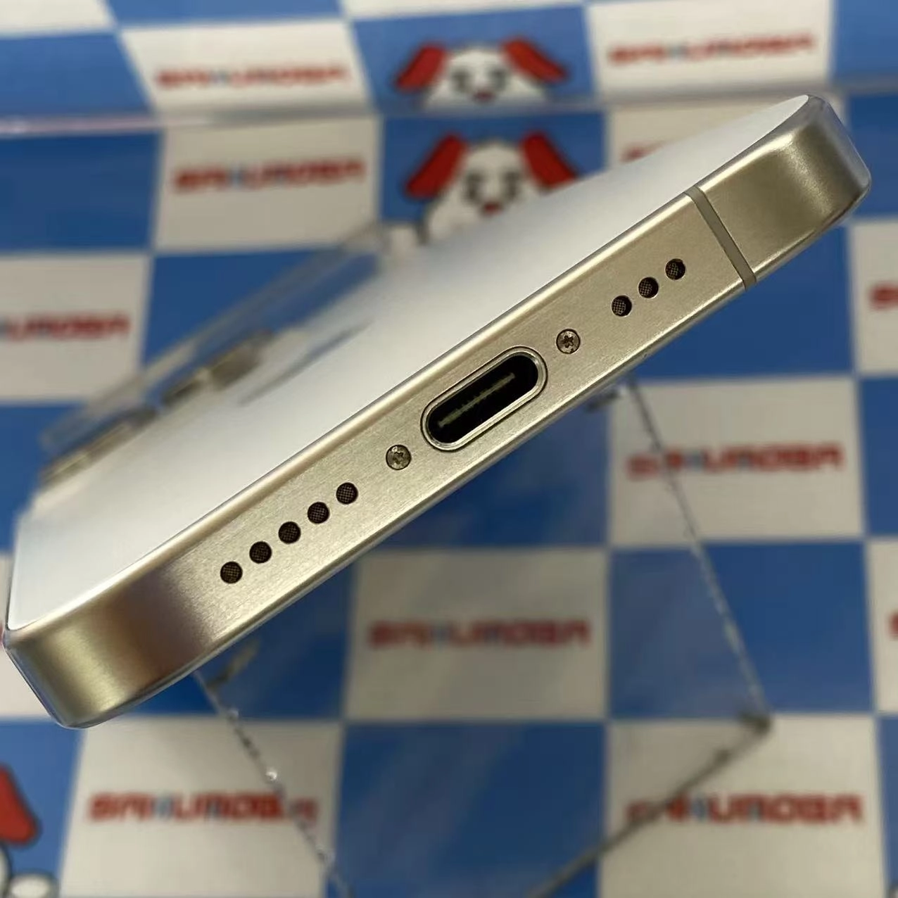 iPhone15 Pro 256GB ホワイトチタニウム MTUD3J/A docomo版SIMフリー 美品