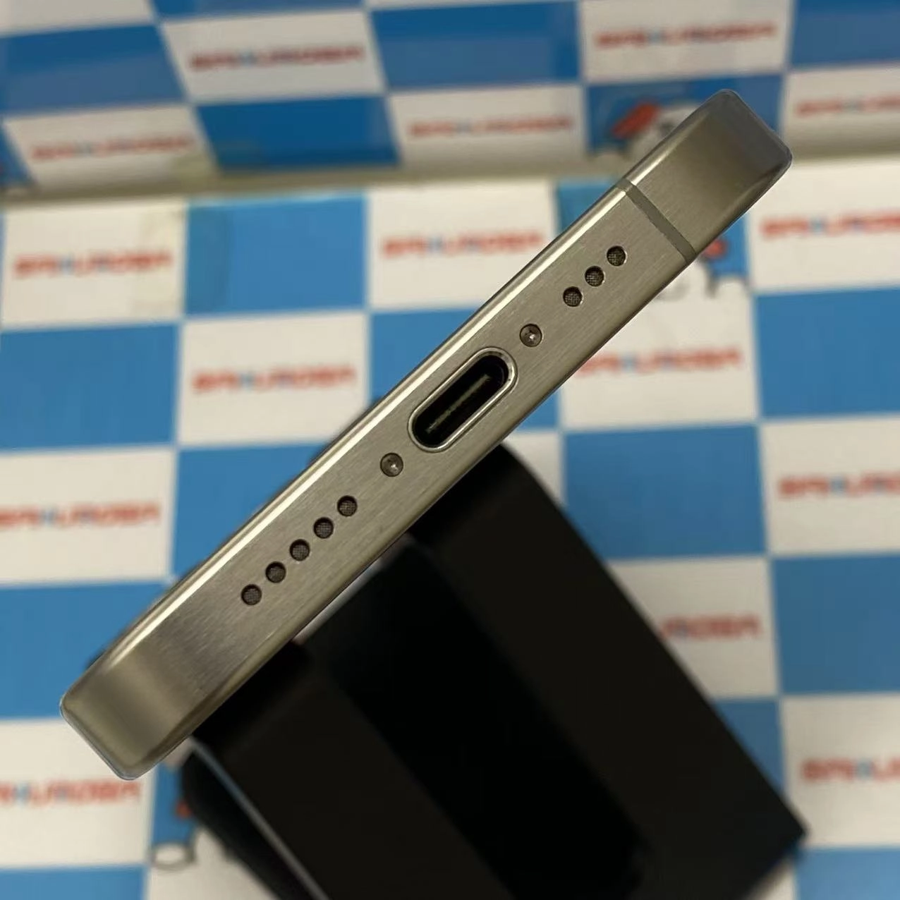 iPhone15 Pro 256GB ナチュラルチタニウム MTUF3J/A AU版SIMフリー 美品 au