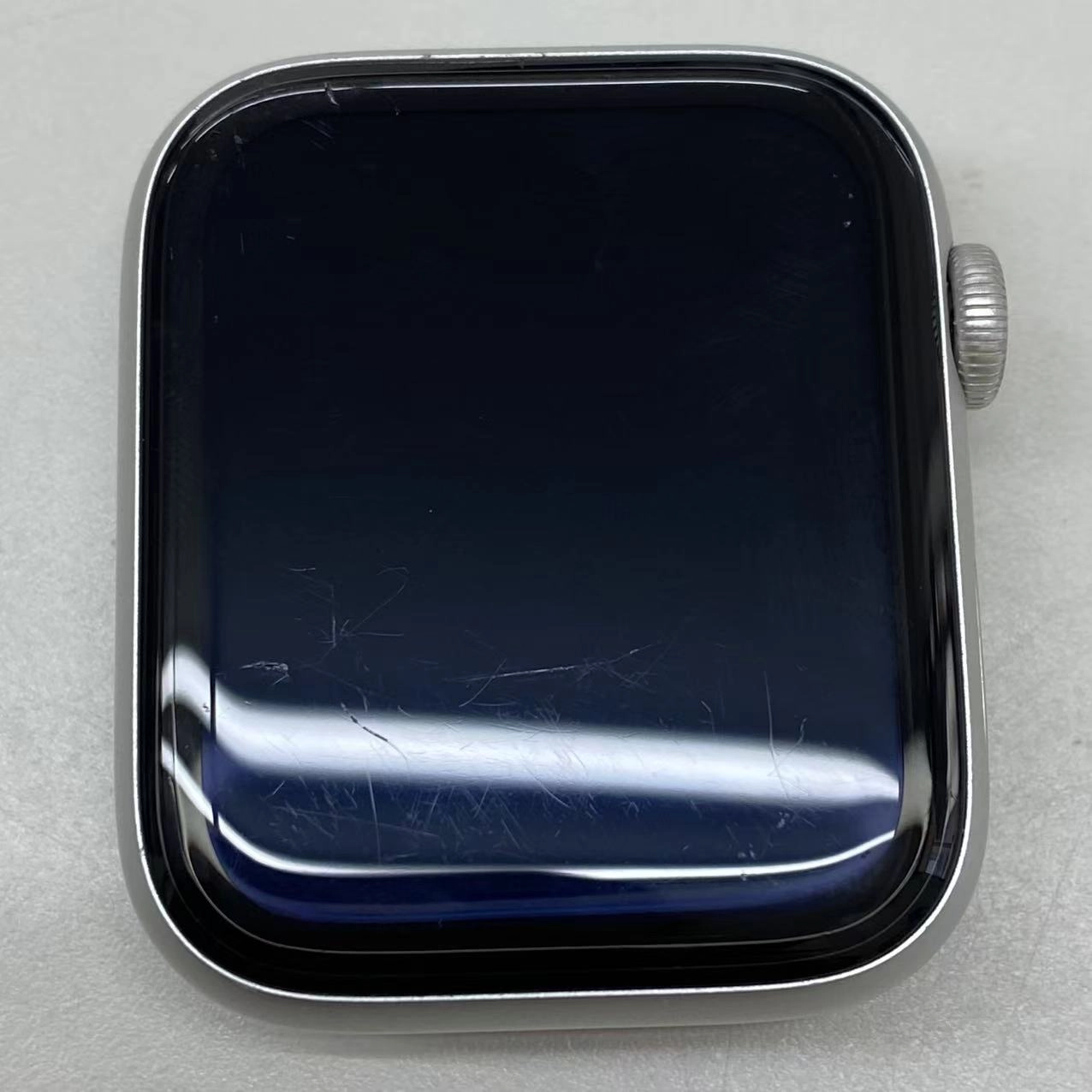 Apple Watch SE 第1世代 44mm GPSモデル 32GB シルバー MKQ43J/A