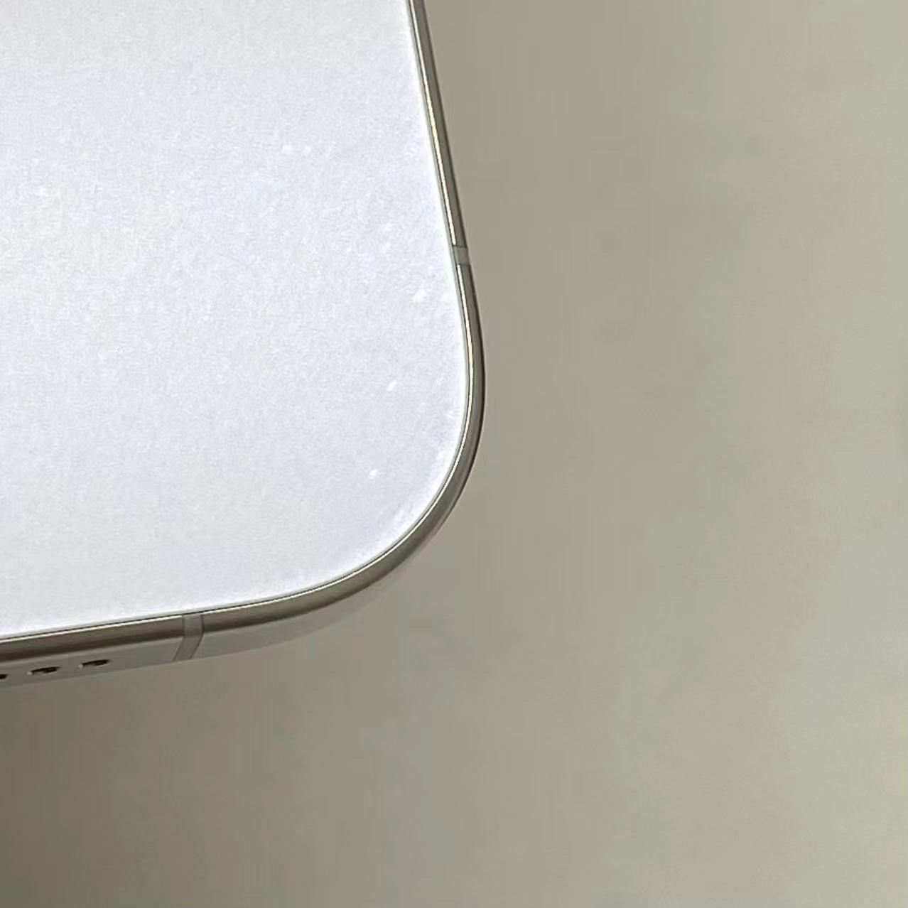 iPhone15 Pro 512GB ホワイトチタニウム MTUJ3J/A SIMフリー