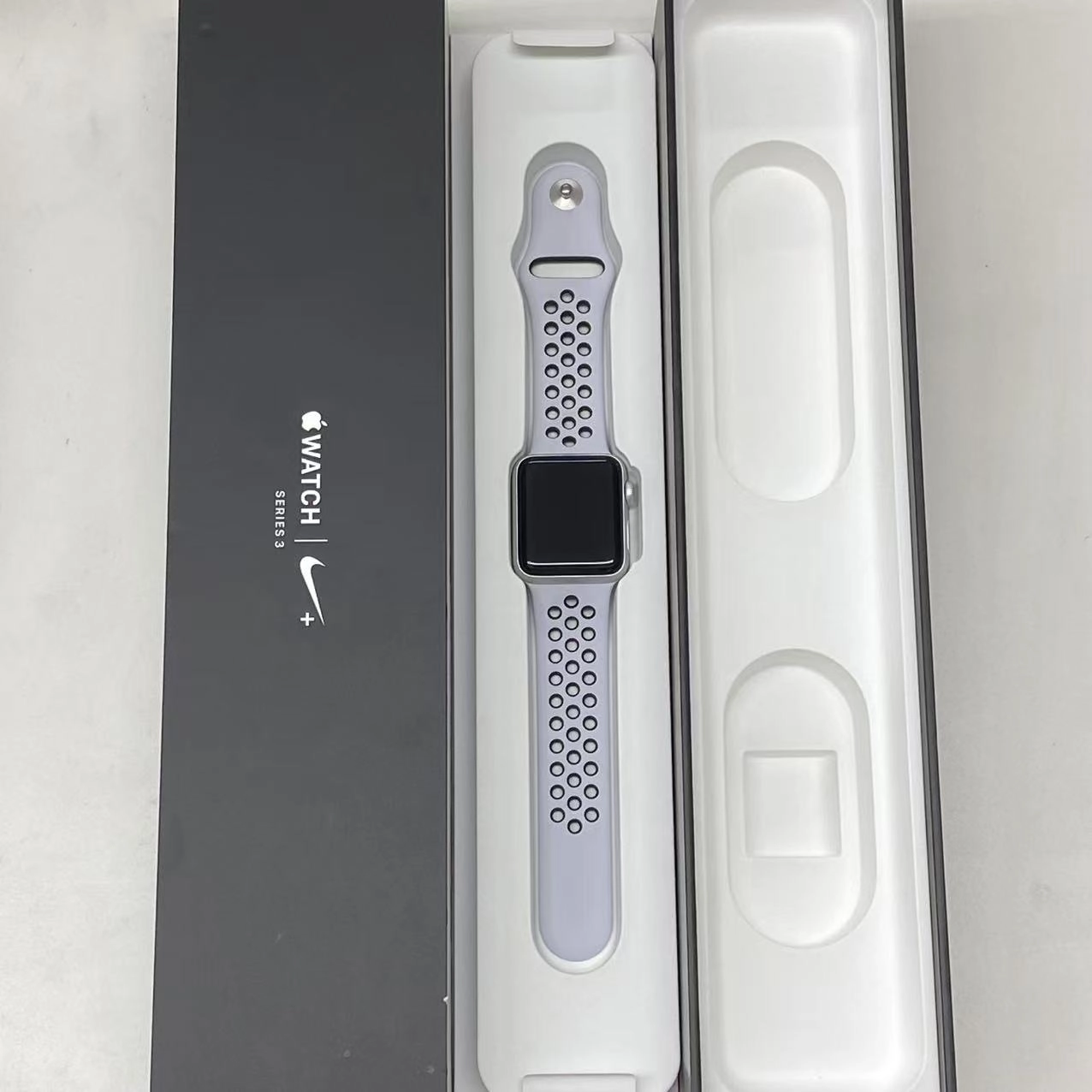 Apple Watch Series3 Nike 38mm GPSモデル 8GB シルバー MQKX2J/A