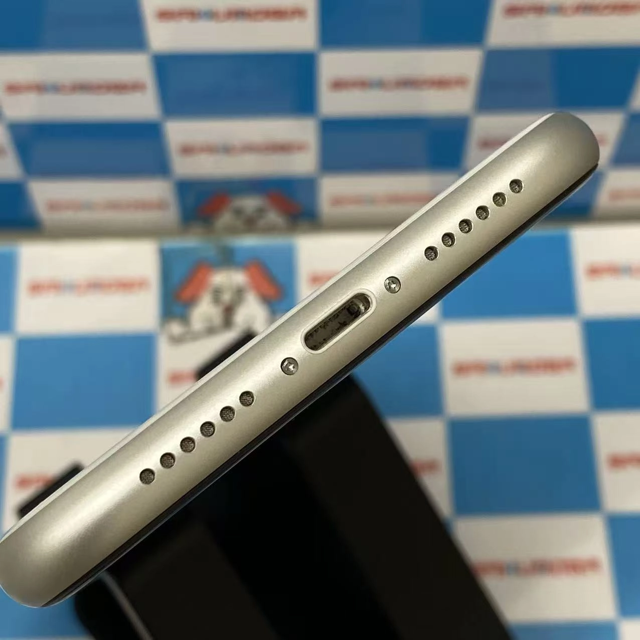 iPhoneXR 64GB ホワイト NT032J/A docomo版SIMフリー 新品同様