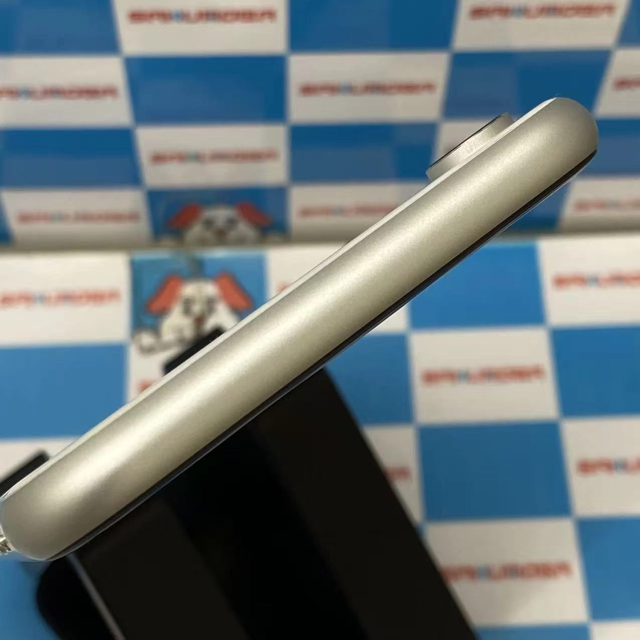 iPhoneXR 64GB ホワイト NT032J/A docomo版SIMフリー 新品同様