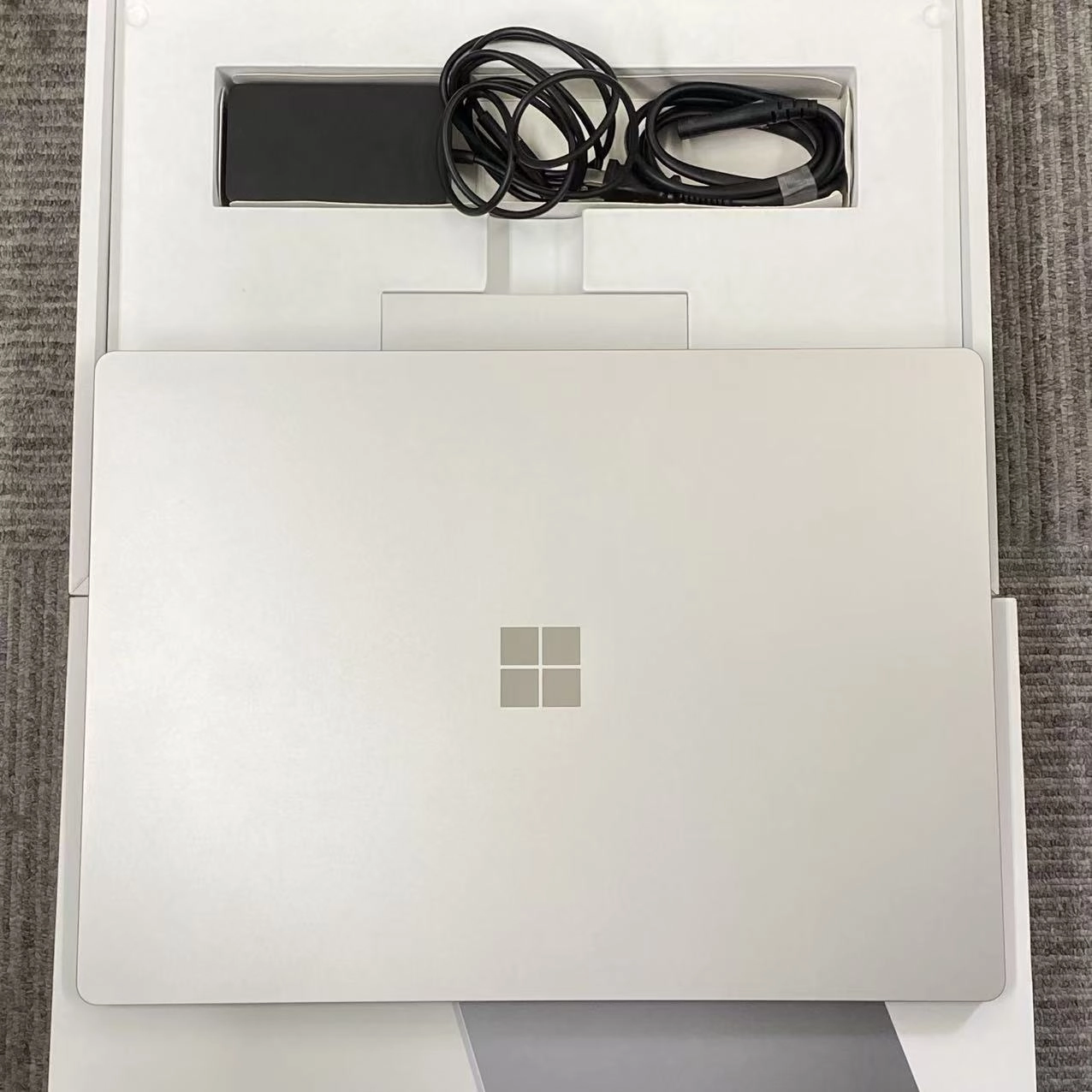 Surface Laptop 5 15インチ 8GB/256GB プラチナ RBY-00020