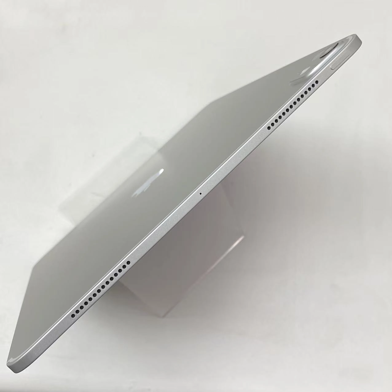 iPad Pro 13インチ 第2世代 M5 Wi-Fiモデル 256GB シルバー MDYK4J/A 新品同様