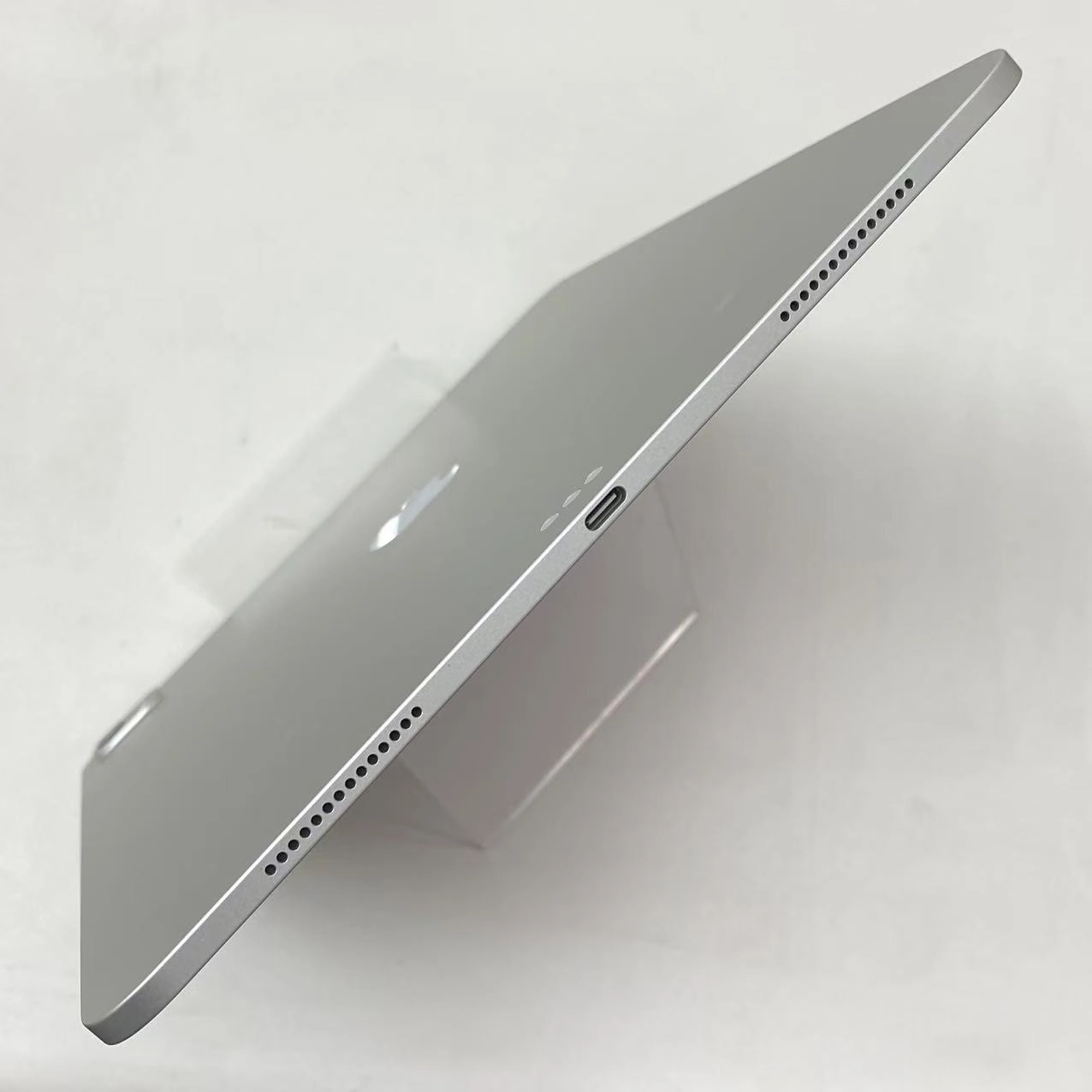 iPad Pro 13インチ 第2世代 M5 Wi-Fiモデル 256GB シルバー MDYK4J/A 新品同様