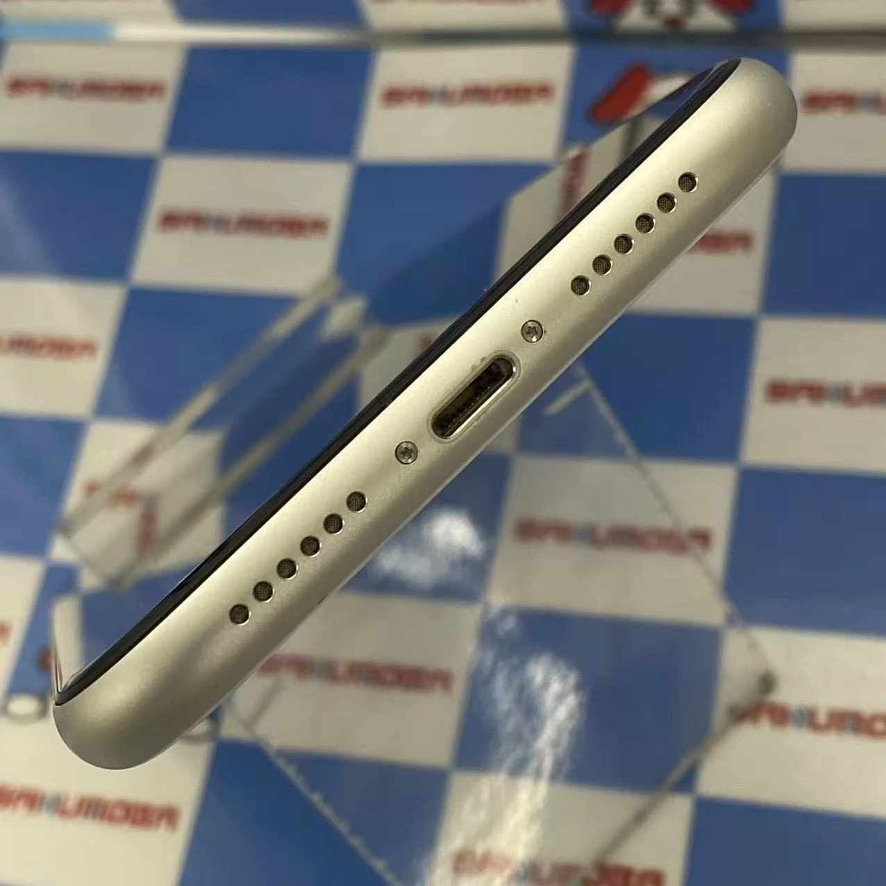 iPhone11 64GB ホワイト MWLU2J/A AU版SIMフリー au