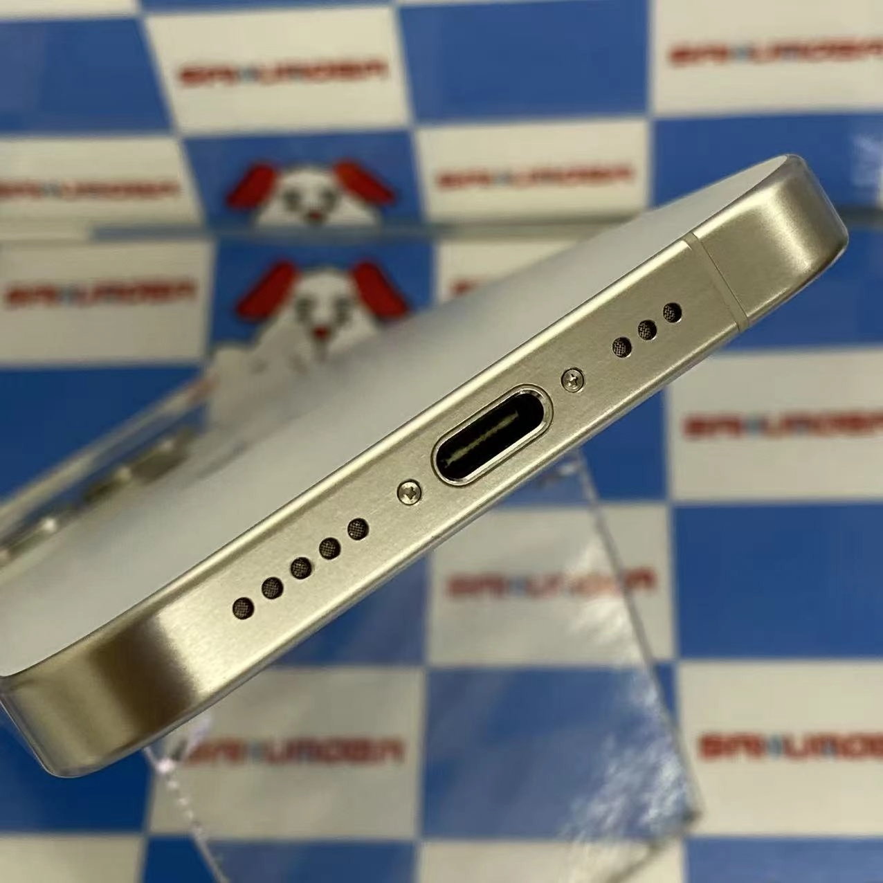 iPhone15 Pro 512GB ホワイトチタニウム MTUJ3J/A AU版SIMフリー 美品 au