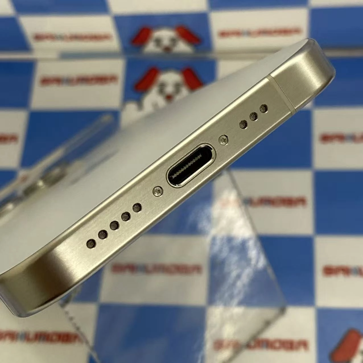 iPhone15 Pro 256GB ホワイトチタニウム MTUD3J/A SIMフリー 極美品