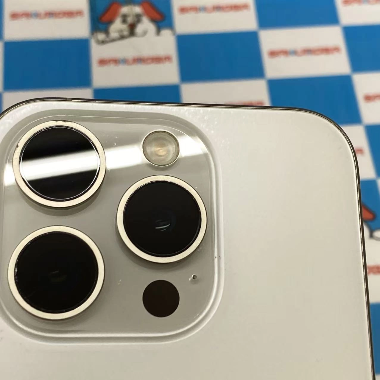 iPhone15 Pro 256GB ホワイトチタニウム MTUD3J/A AU版SIMフリー au
