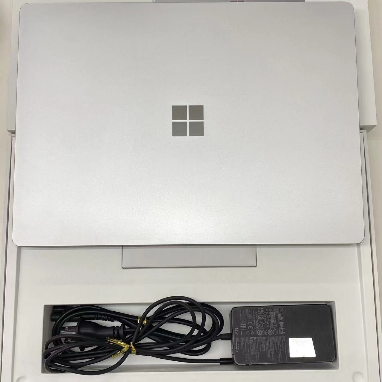 Surface Laptop 4 8GB/256GB 2.20GHz プラチナ 5PB-00046 8GB/256Gb