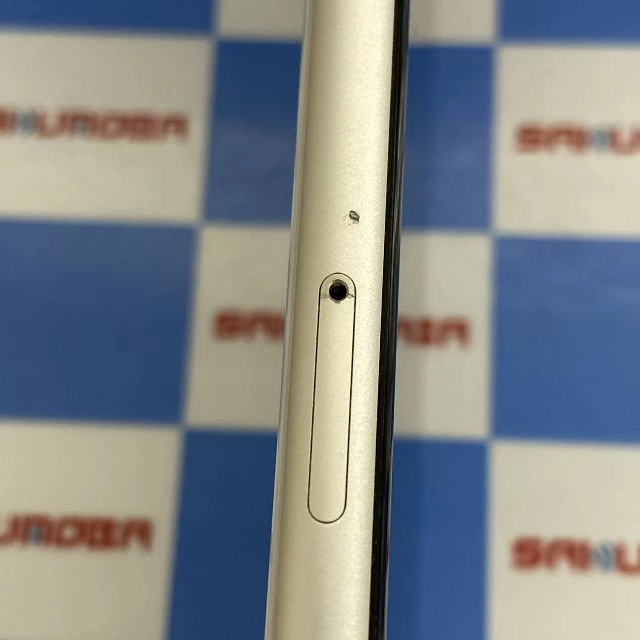 iPhoneSE 第3世代 64GB スターライト MMYD3J/A docomo版SIMフリー