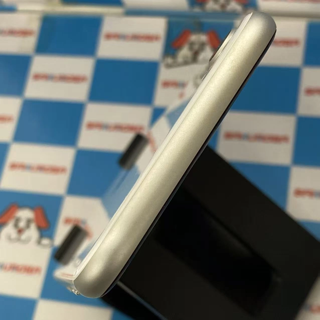 iPhoneSE 第2世代 64GB ホワイト MHGQ3J/A SIMフリージャンク品